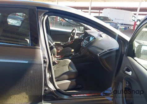 2017 Ford Focus St z USA, uszkodzony, nr VIN 1FADP3L95HL263805